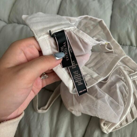 Victoria Secret White Mesh Bra 34D - Picture 5 of 5